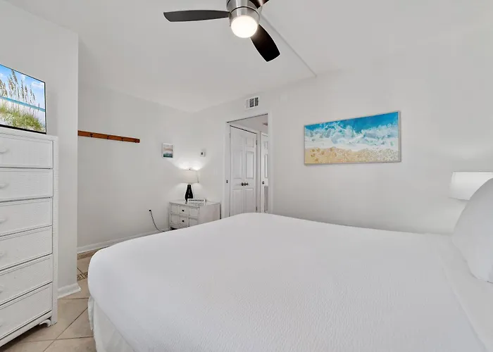 Holiday home 1br/1ba Sleeps 4 Near W/ Breathtaking Ocean Views *