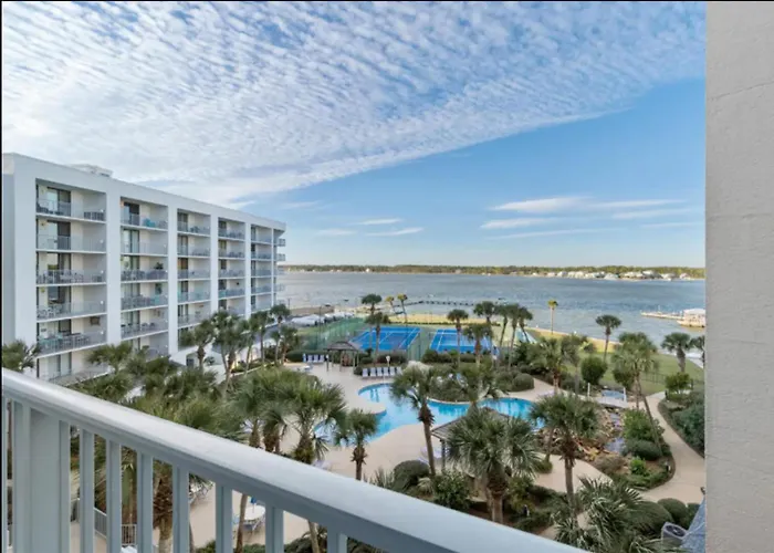 Holiday home 1br/1ba Sleeps 4 Near W/ Breathtaking Ocean Views *