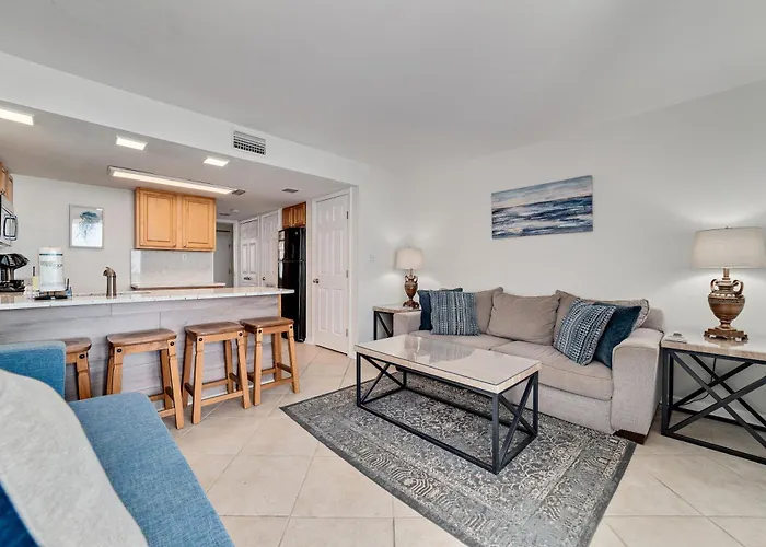 1br/1ba Sleeps 4 Near W/ Breathtaking Ocean Views Holiday home Gulf Shores