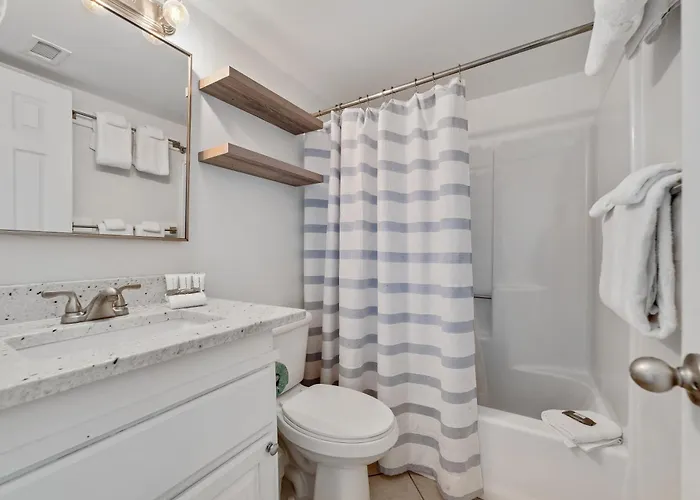 Holiday home 1br/1ba Sleeps 4 Near W/ Breathtaking Ocean Views *